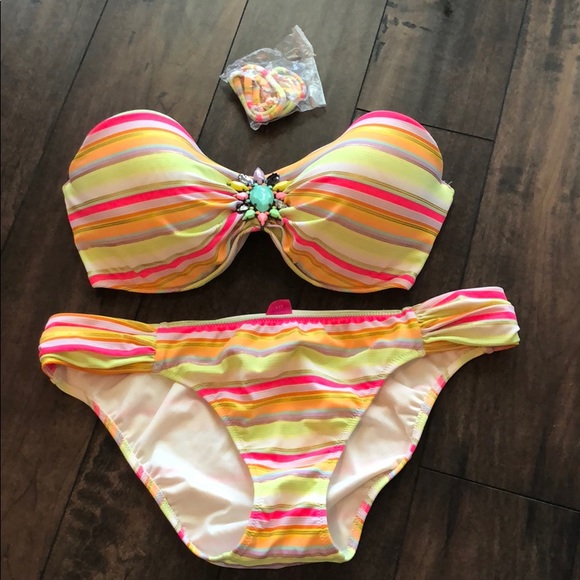 Bikini - Picture 2 of 2